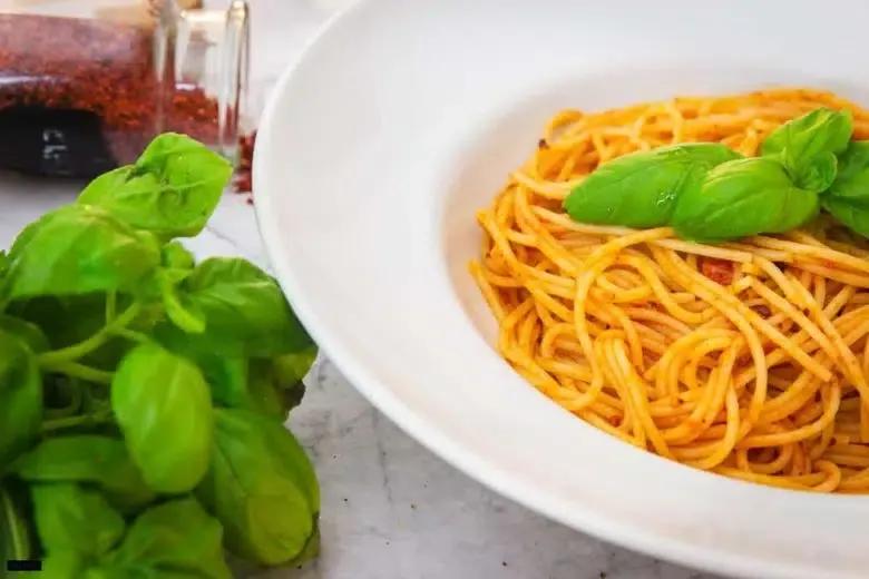 Pasta all&amp;#39;arrabiata - scharfe &amp; schnelle Tomatensauce | tastybits