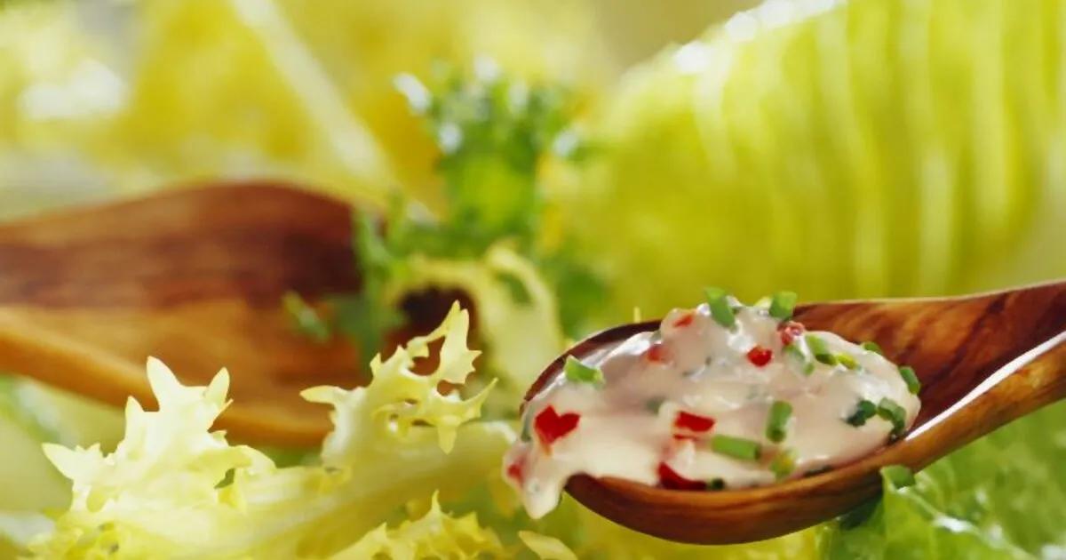 Salatdressing mit Mayo - einfach &amp; lecker | DasKochrezept.de