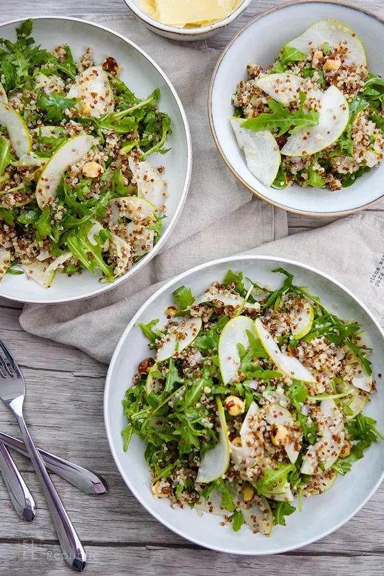 Birnen Quinoa Salat mit Rucola und Haselnüssen | Elle Republic | Rezept ...