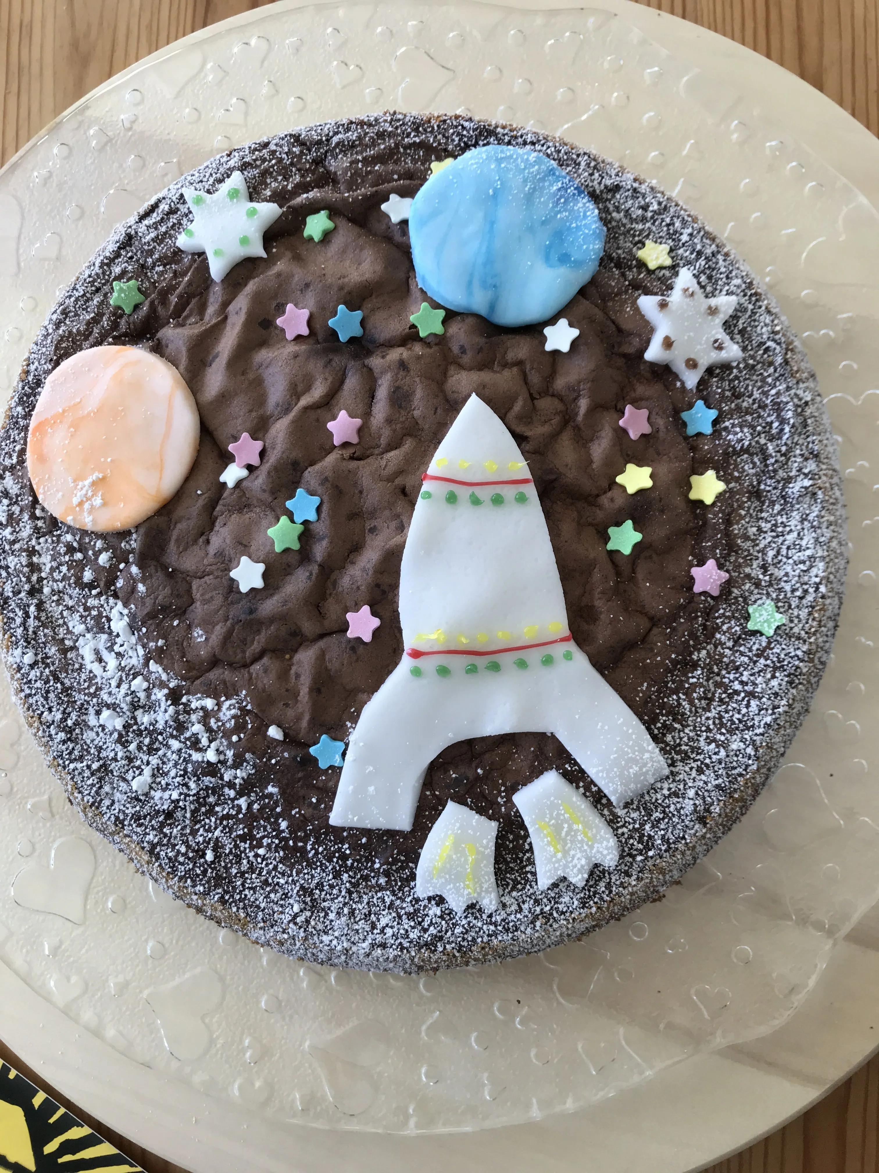 Geburtstagskuchen Weltall Rakete | Kuchen kindergeburtstag, Raketen ...