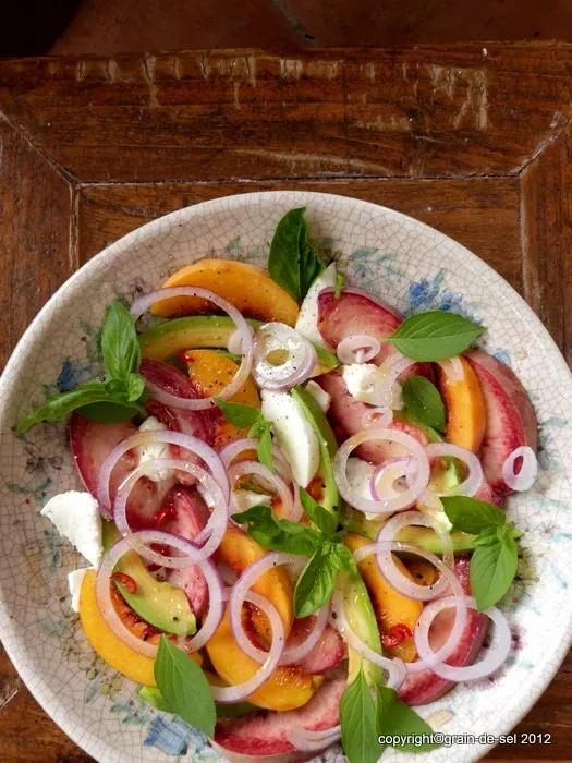 Schmeichelei: Avocado-Pfirsich-Salat | Salzkorn – meine Gartenküche