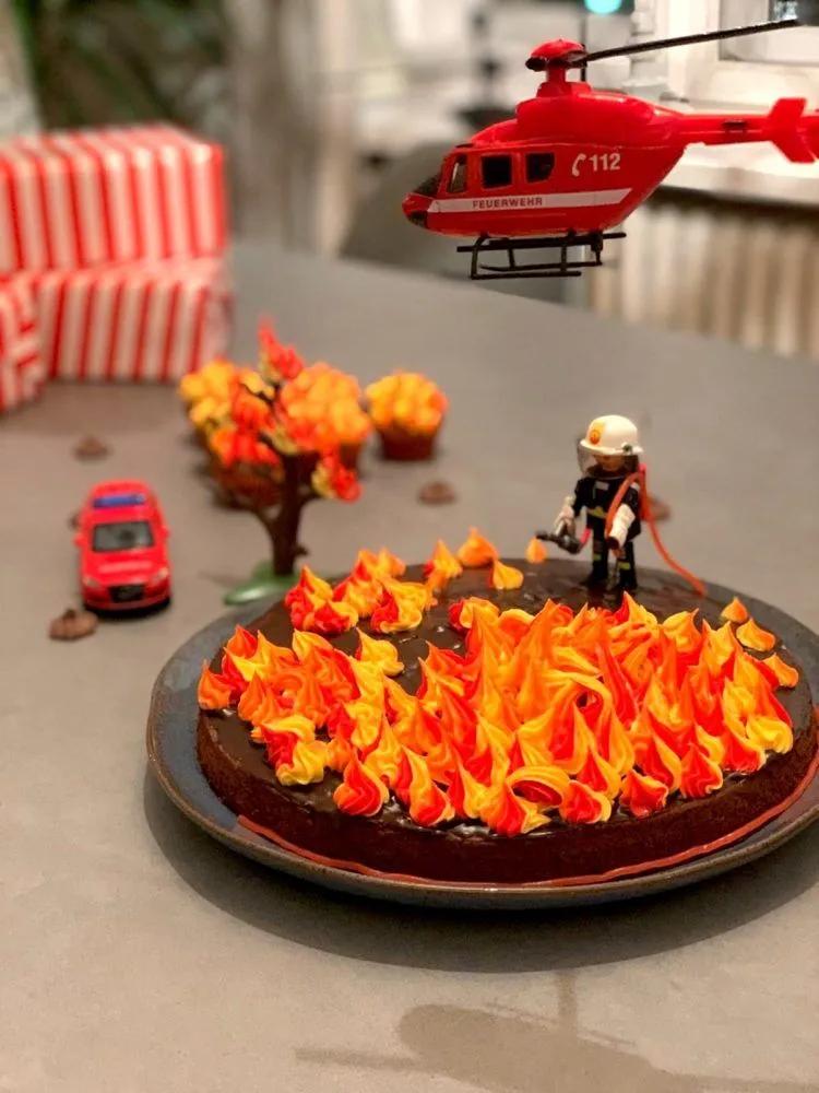 Der Feuerwehr- Geburtstagskuchen - Mummy Mag | Kinder kuchen geburtstag ...