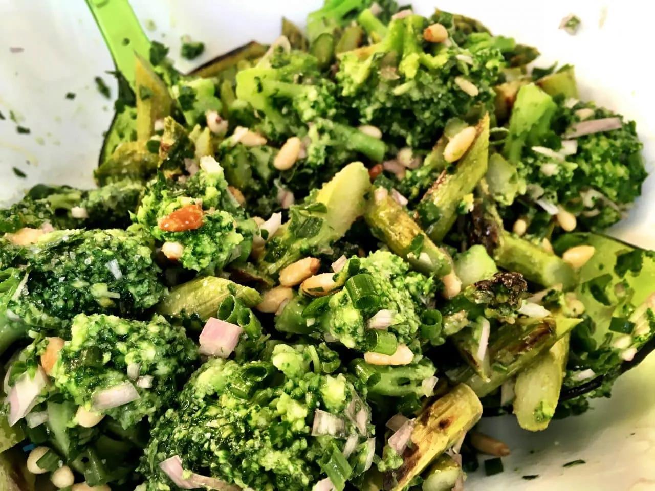 Spargel Brokkoli Salat vom Grill