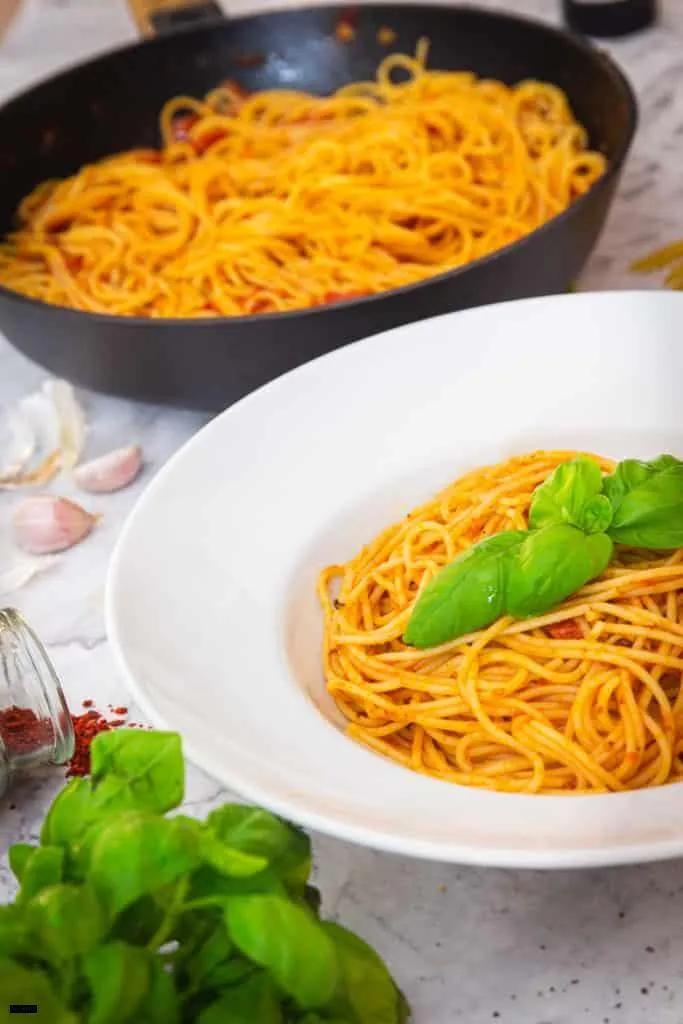 Pasta all&amp;#39;arrabiata - scharfe &amp; schnelle Tomatensauce in 10 Minuten