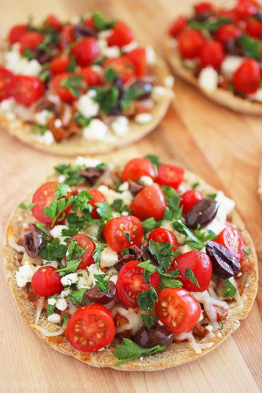 Greek Pita Pizzas – The Comfort of Cooking
