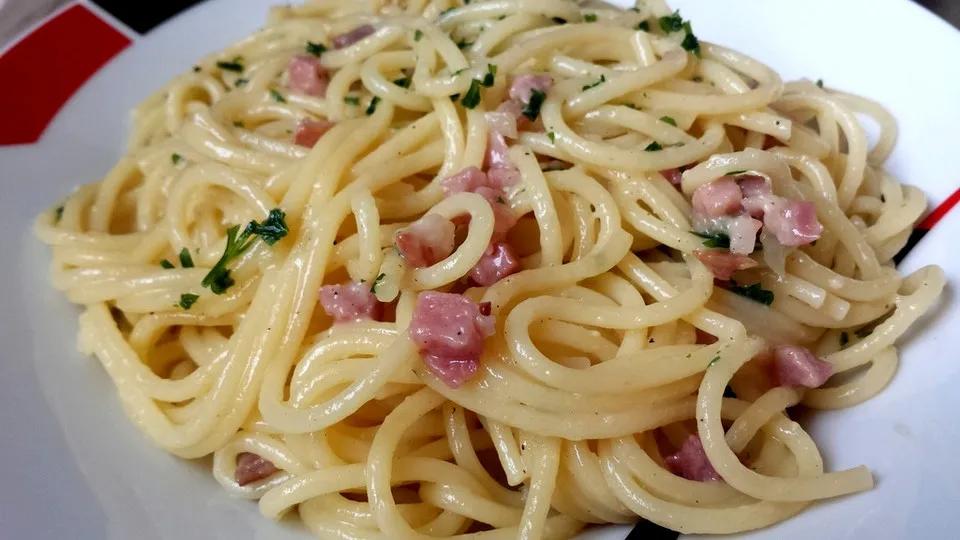 Nudeln mit Speck und Ei (Rezept mit Bild) von kitchenteeny | Chefkoch.de