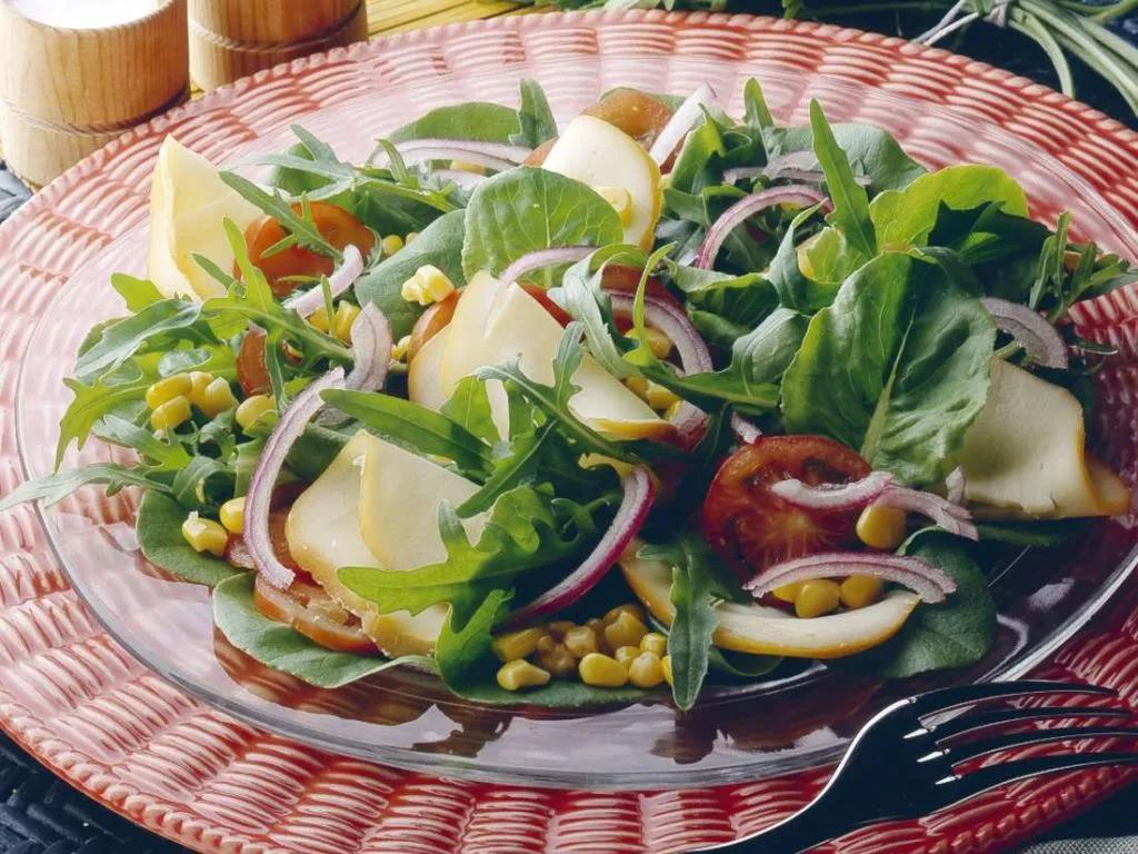 Bunter Salat mit Käse Rezept | EAT SMARTER