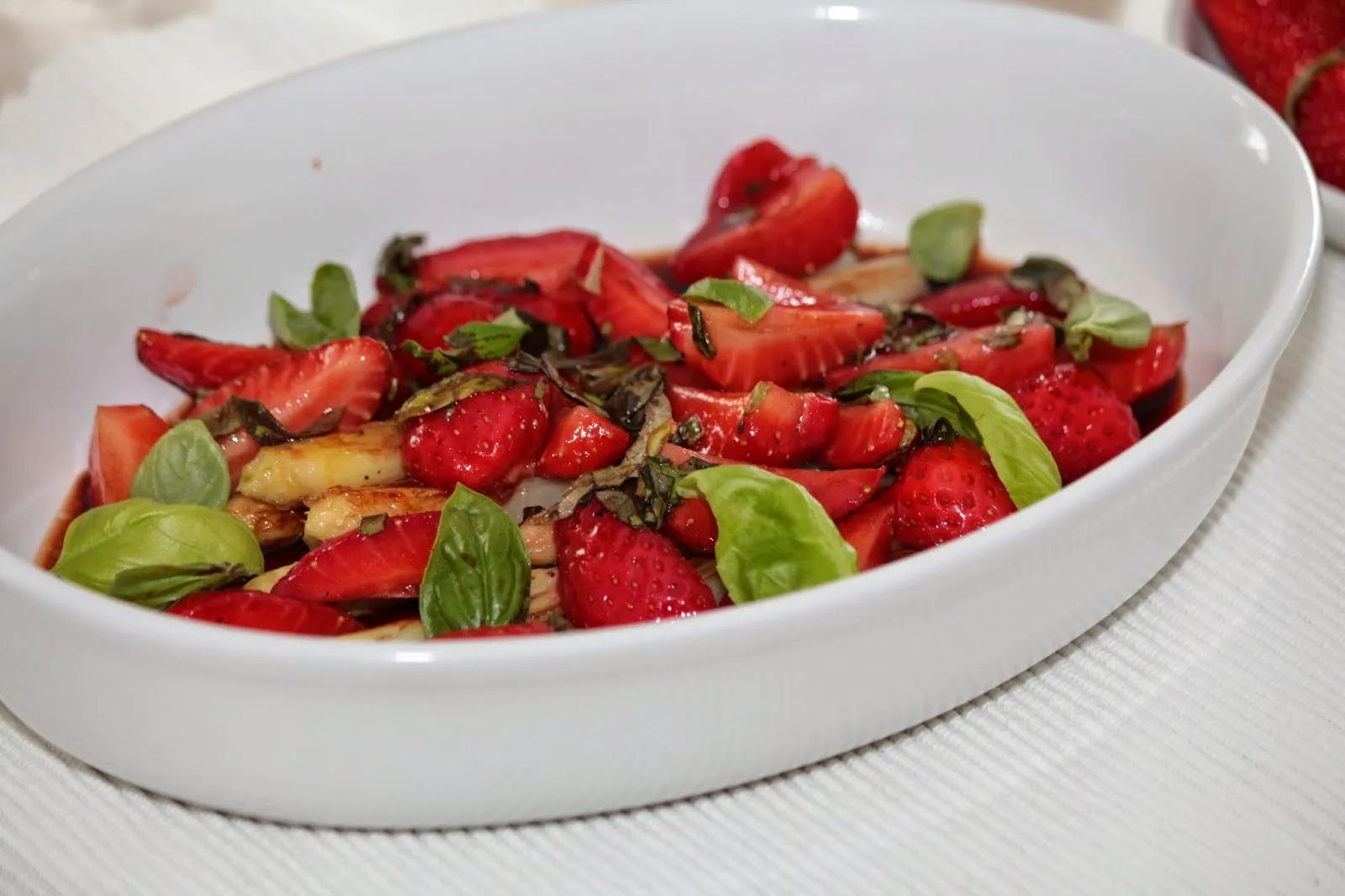 Fruchtiger Spargel-Erdbeer-Salat