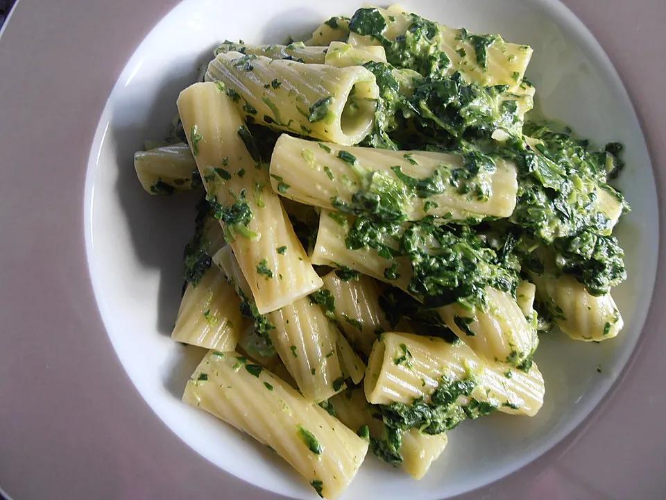 Gorgonzola-Spinat Soße mit Pasta von Maerzelfchen | Chefkoch