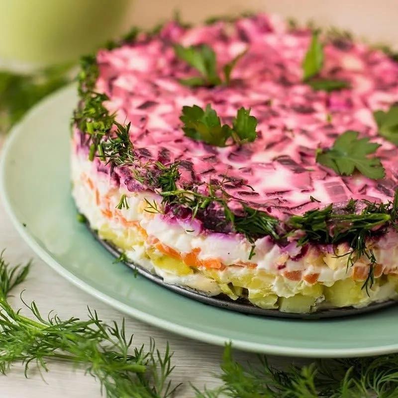 Kochen 🍜 Backen 🍩 Genießen 😋 on Instagram: “Der Schichtsalat 🥗 ist für ...