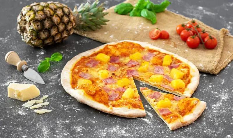 Hawaii-Pizza mit Ananas und Schinken - RESIPIS