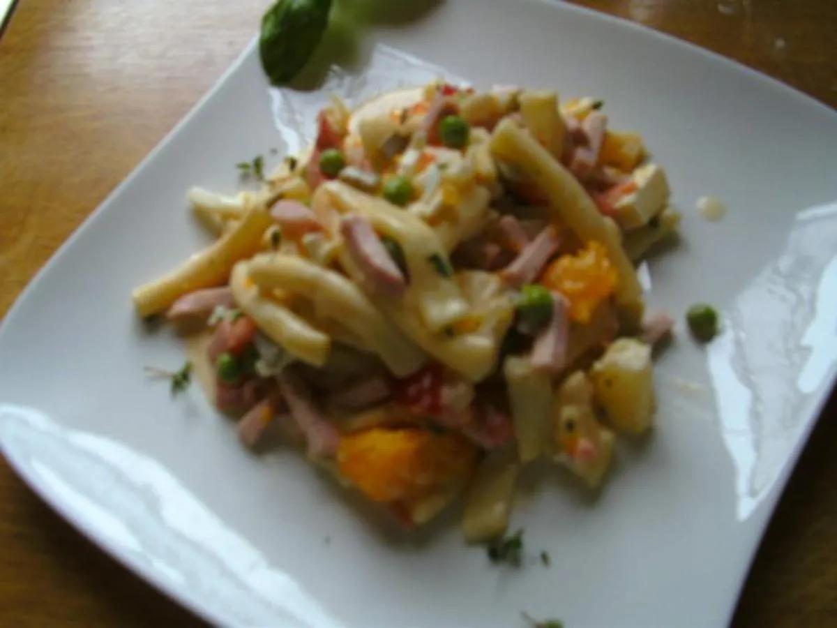 Nudelsalat mit Käse - Rezept mit Bild - kochbar.de