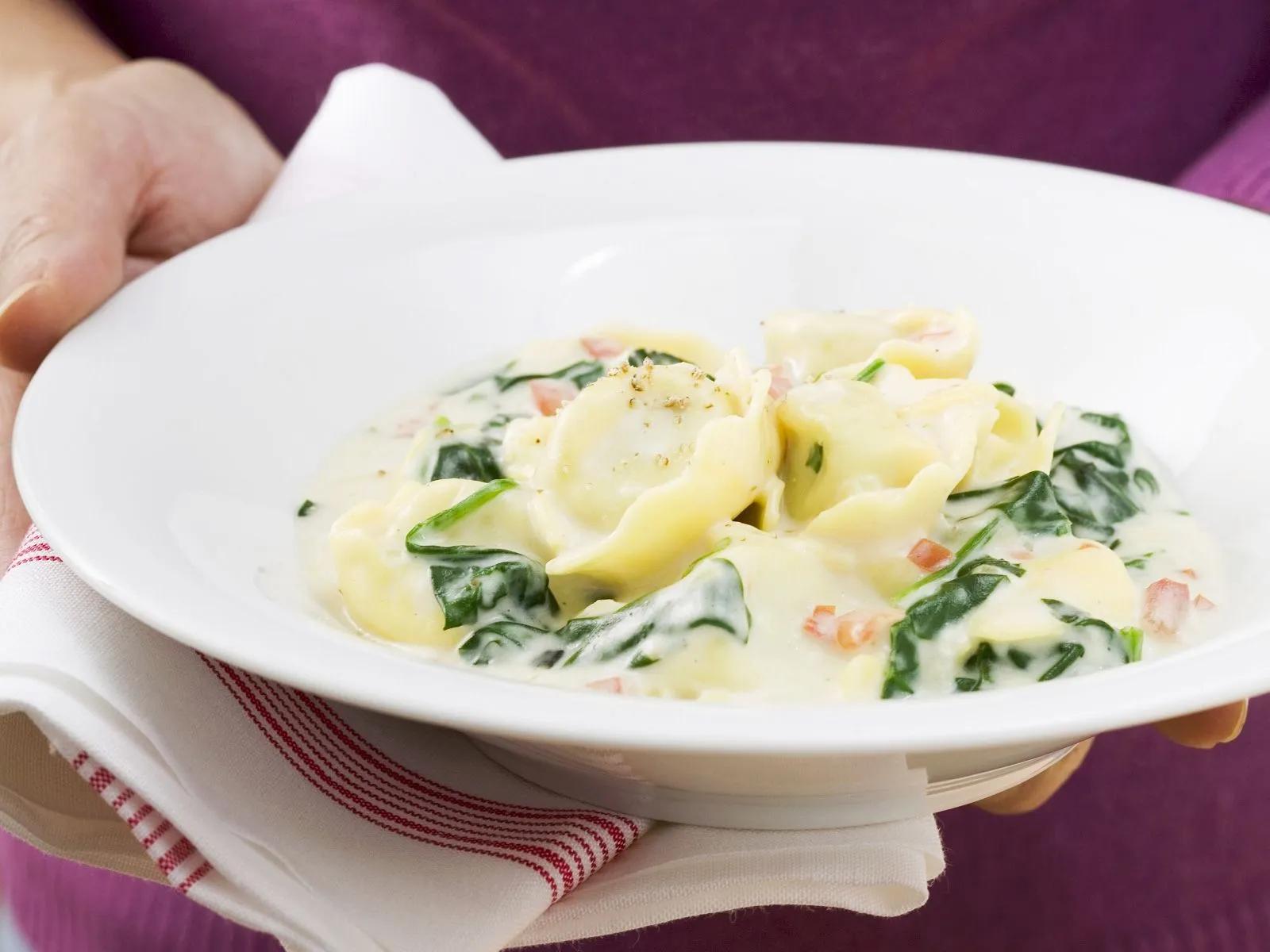Tortellini with Spinach Cream Sauce recipe | Eat Smarter USA