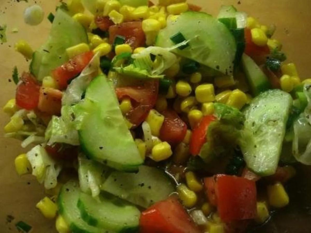 Bunter Salat mit Mais - Rezept mit Bild - kochbar.de