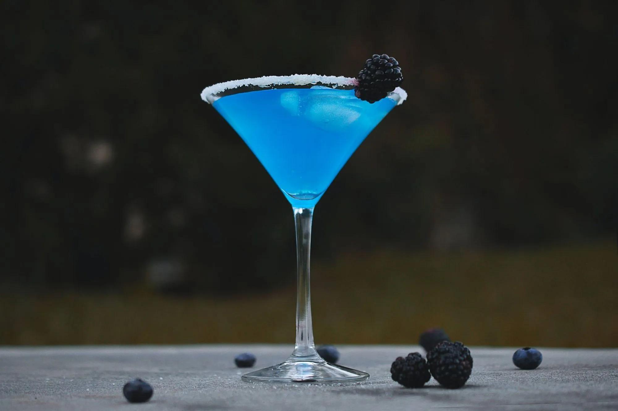 Blue Margarita {Simple Margarita Recipe} • Wine And Lipstick | Easy ...