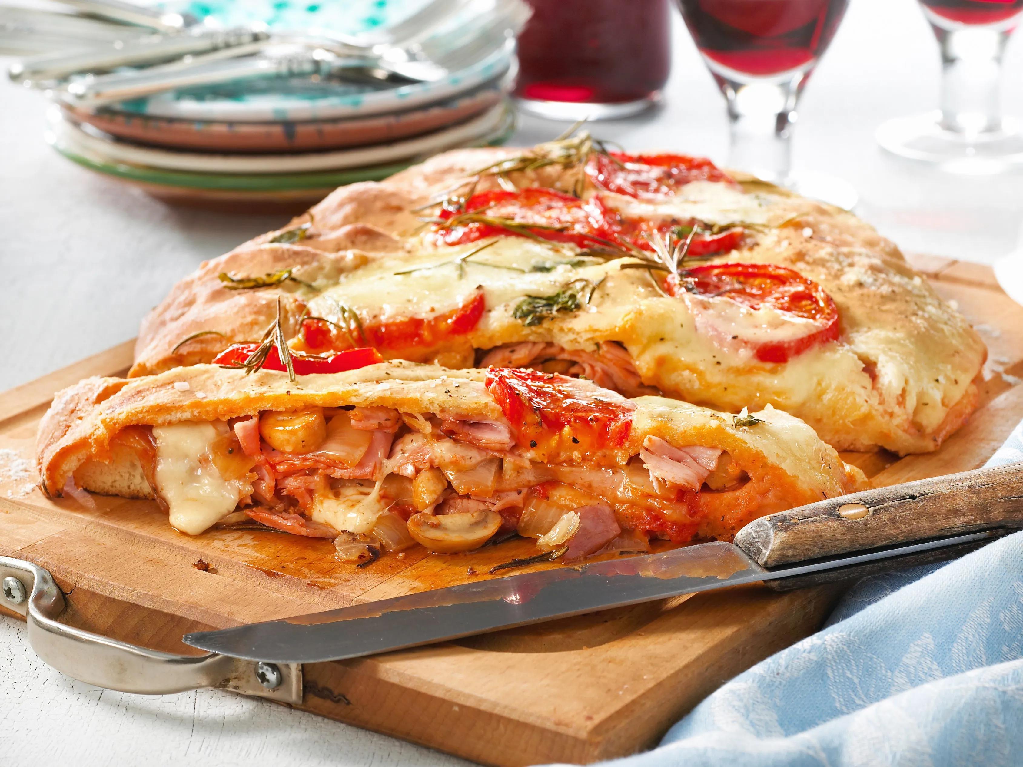 Pizza-Calzone nach italienischem Rezept | LECKER | Pizza calzone ...
