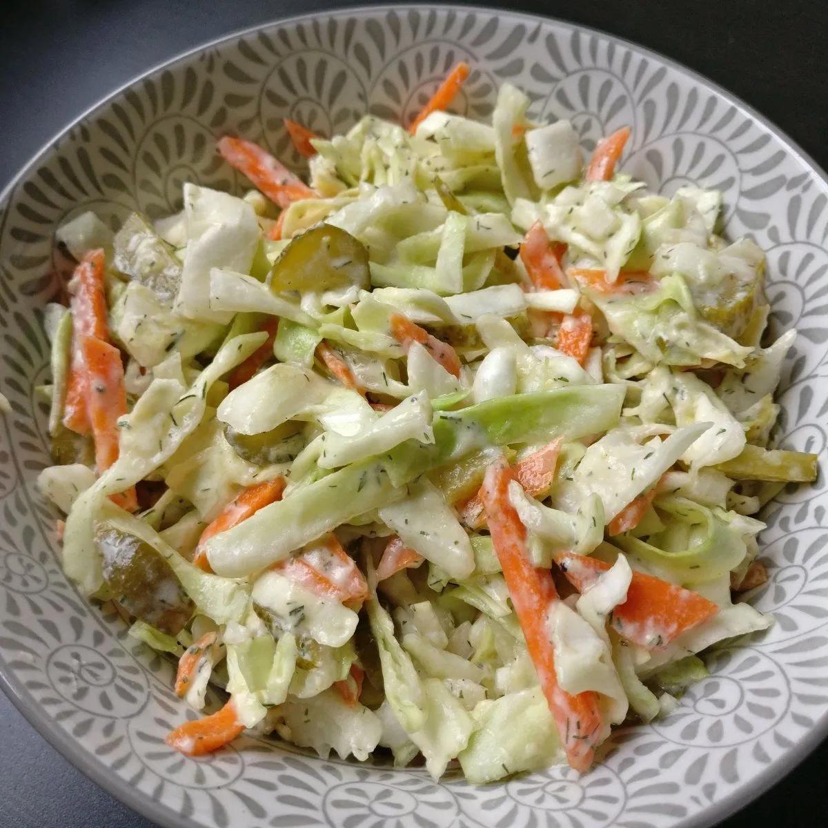 Krautsalat mit Gewürzgurke | Rezept | Krautsalat, Leckere salate ...