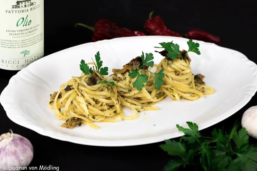 Spaghetti Aglio e Olio (Spaghetti mit Knoblauch und Olivenöl ...