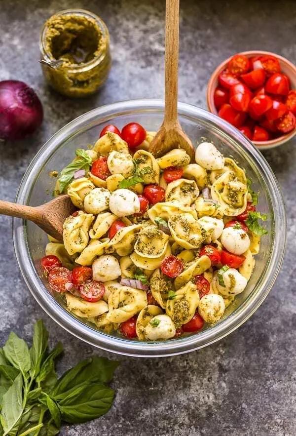Einfacher Tortellini-Salat mit Pesto: Schnelles Genussrezept