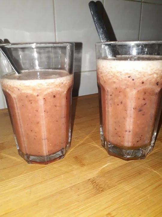 Orangen-Bananen-Heidelbeer Shake mit Dattel und Erdnussbutter Orange ...