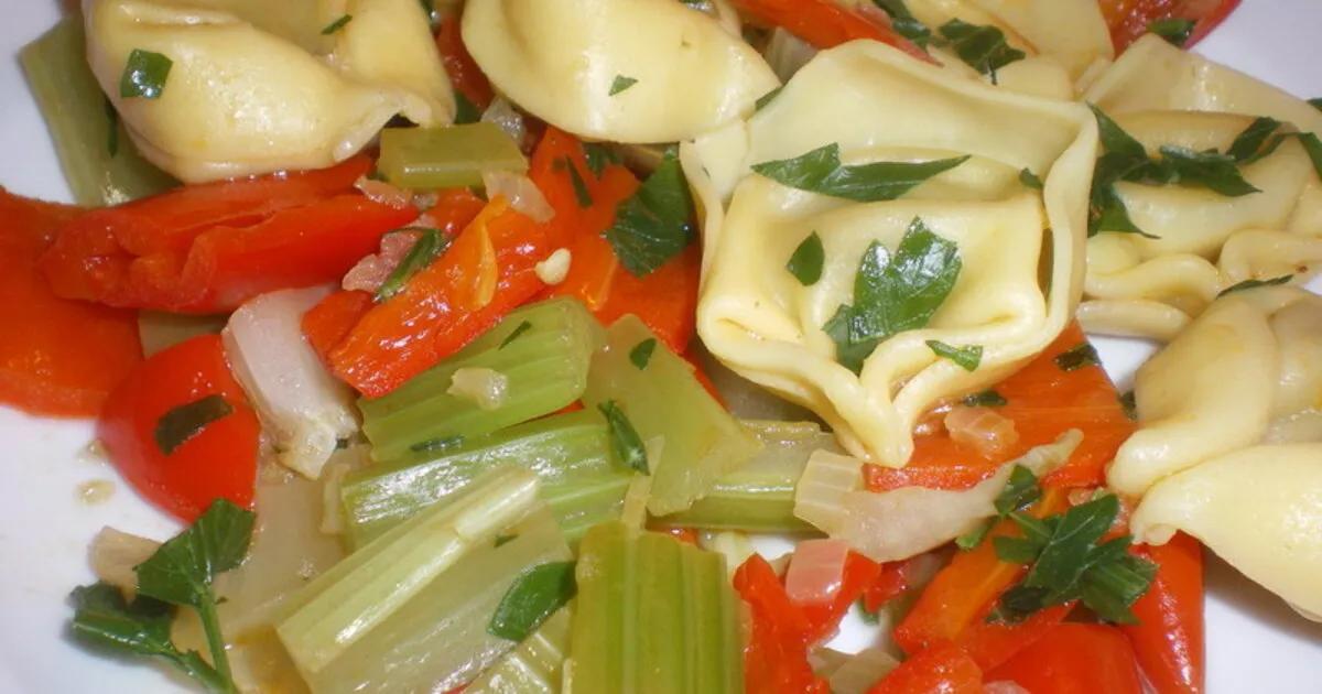 Tortellini-Salat mit Gemüse - einfach &amp; lecker | DasKochrezept.de