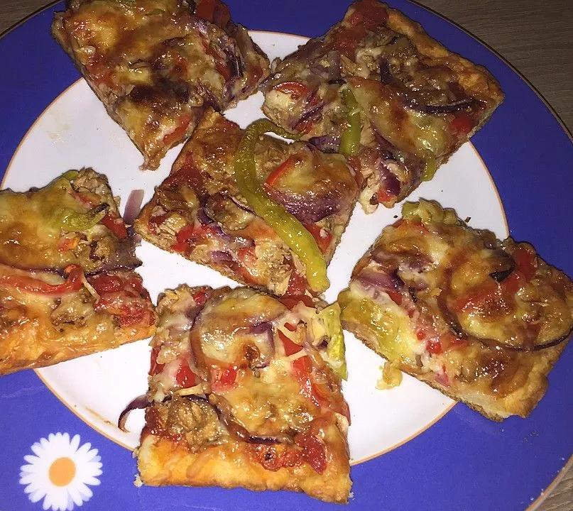 Herzhafte Pizza aus Quark-Ölteig von ELLa93 | Chefkoch | Lebensmittel ...