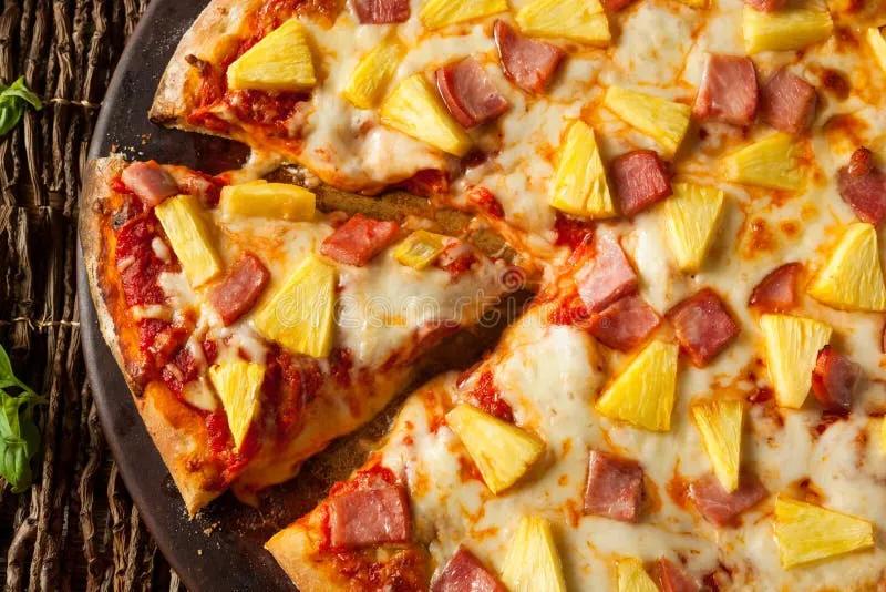 Pizza Mit Ananas Und Schinken Stockbild - Bild von käse, ananas: 28513351