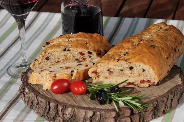 Rezept Tomaten - Oliven - Brot | Lecker Ohne ...