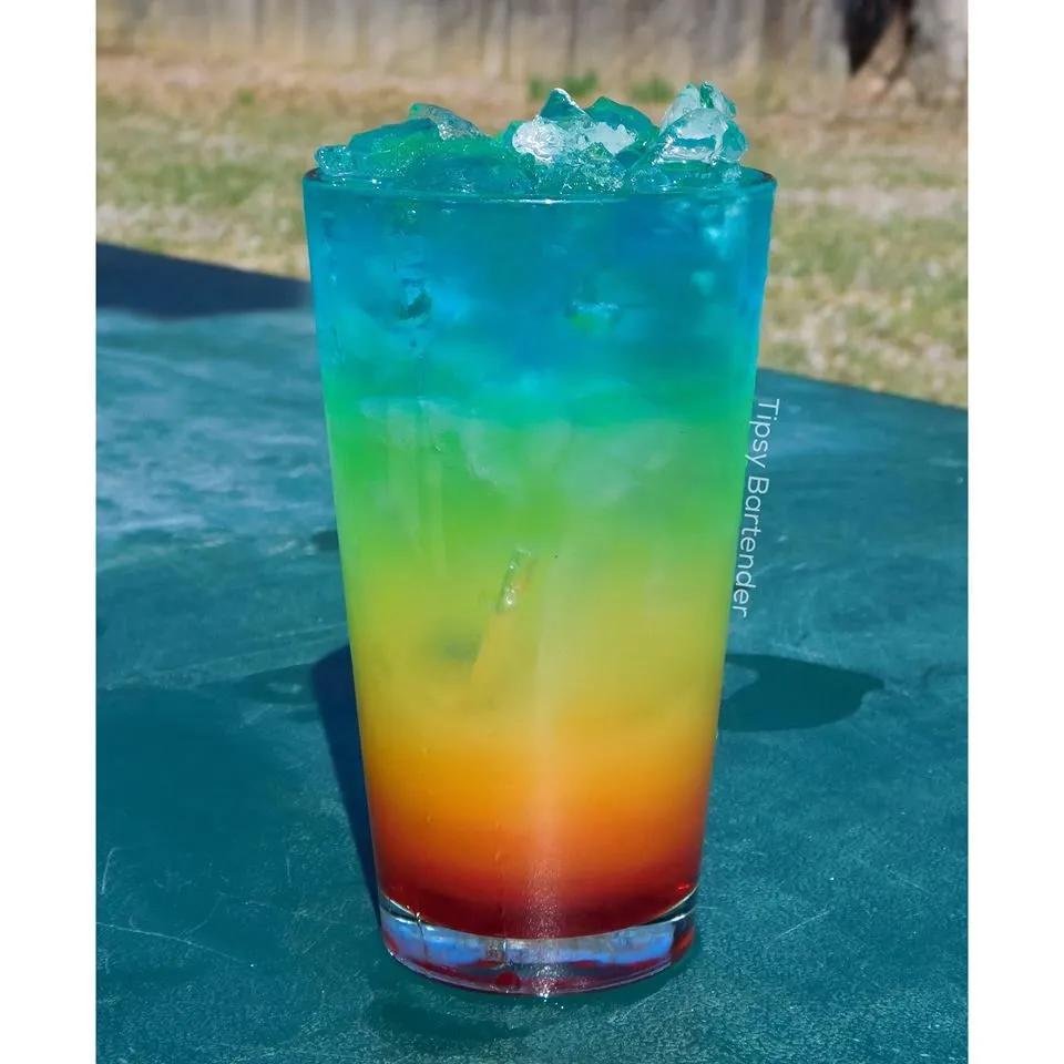 The 25+ best Rainbow cocktail ideas on Pinterest | Alcoholic drinks ...