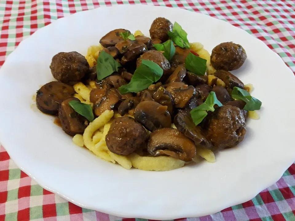 Hackbällchen in Pilzrahmsauce von eisbobby| Chefkoch