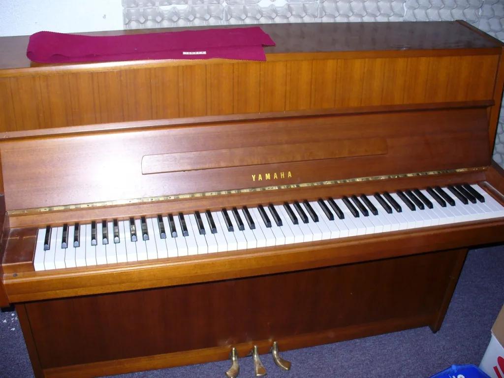 Klavier Yamaha Klavier Nußbaum