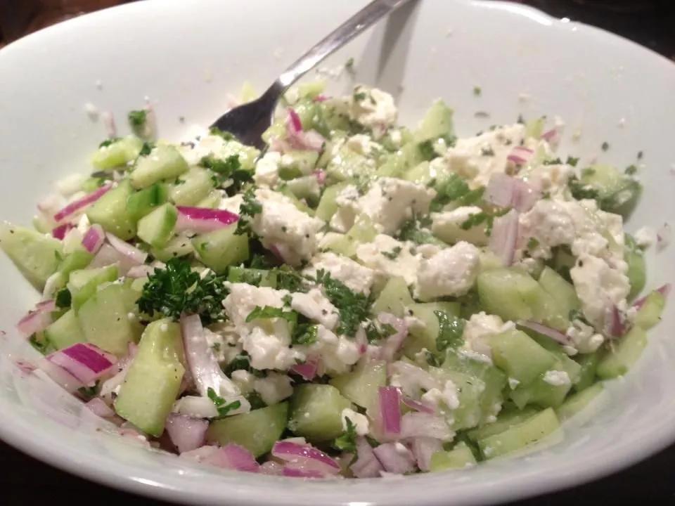 Gurken-Schafkäse-Salat mit frischer Minze Clean Recipes, Raw Food ...