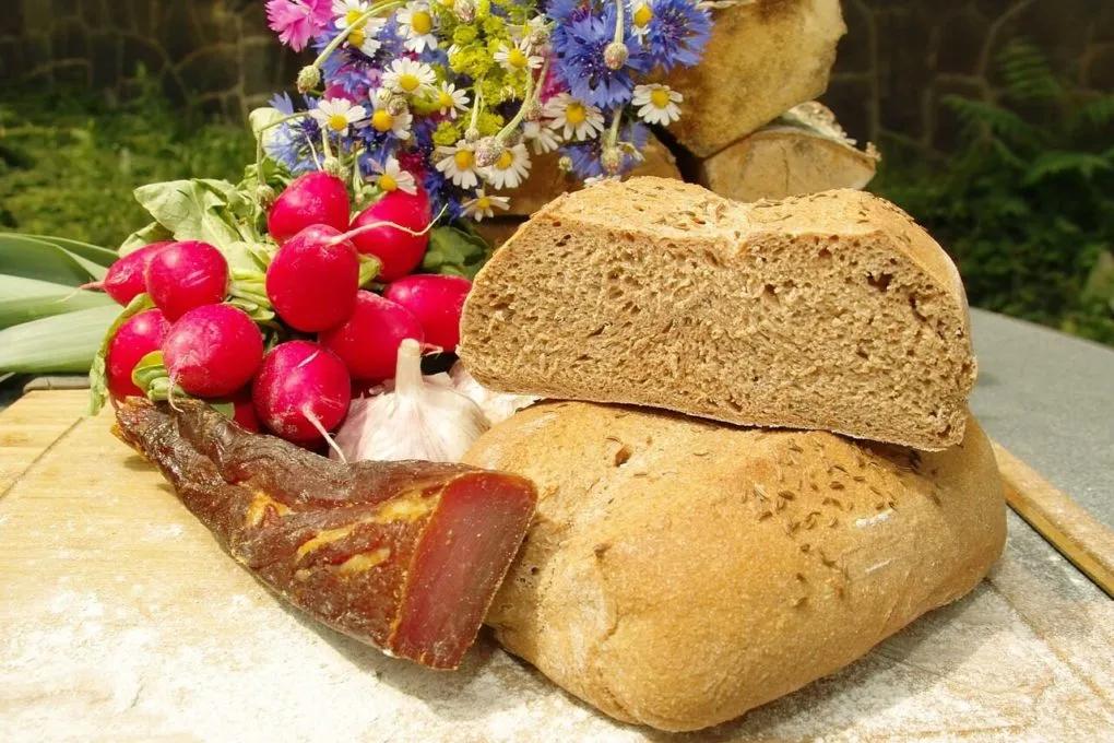 Schnell, einfach und mit wenig Zutaten ein Dinkelbrot backen