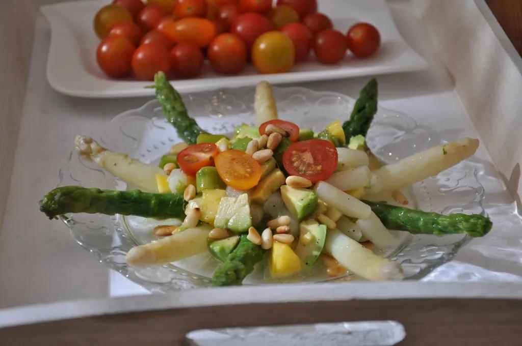 Bunter Spargel-Salat