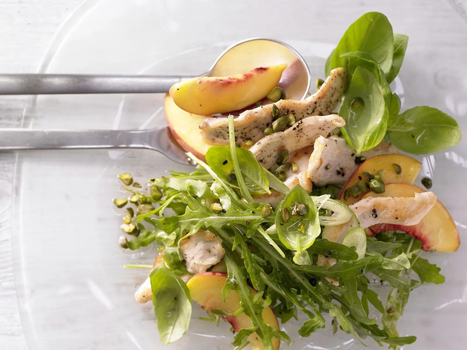 Pfirsich-Rucola-Salat Rezept | EAT SMARTER