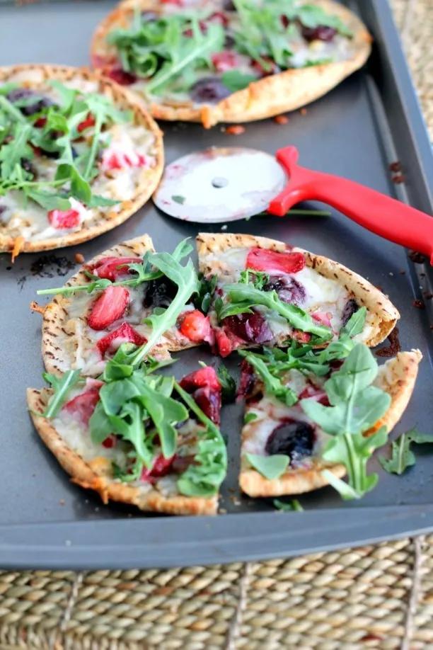 Roasted Balsamic Strawberry Cherry Pita Pizzas with Arugula - Ambitious ...