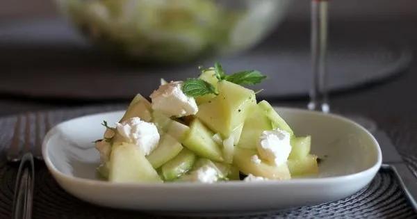 Gurken-Melonen-Salat mit Ziegenfrischkäse - Schöner Tag noch! Food-Blog ...