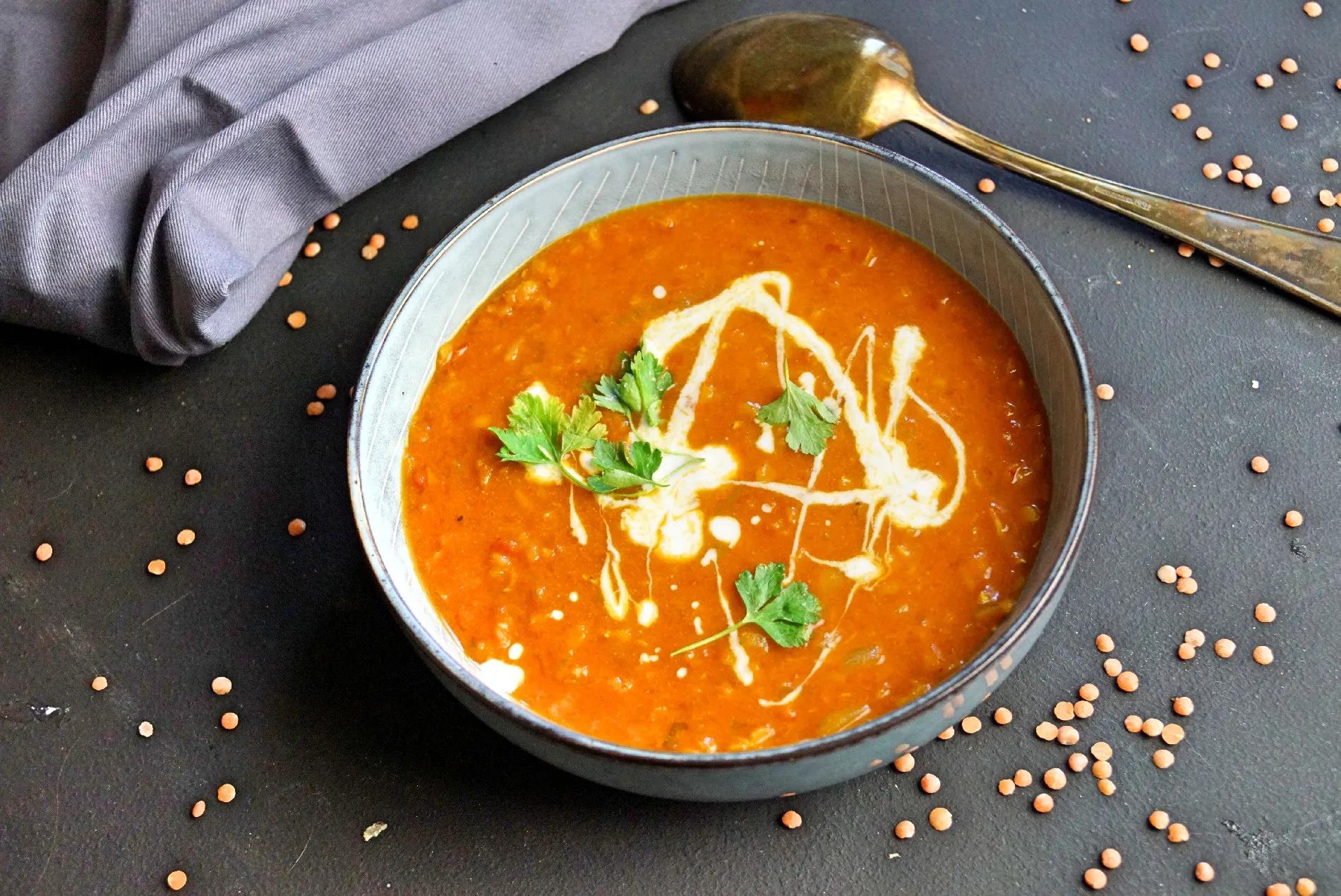 Linsen-Tomaten-Suppe mit Kokos und Curry nach Ottolenghi - zimtkringel ...