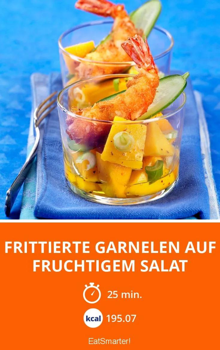 Frittierte Garnelen auf fruchtigem Salat Rezept | EAT SMARTER