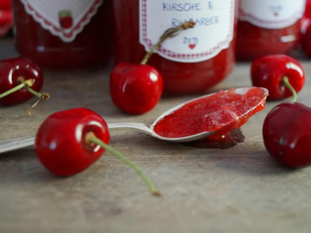 Kirsch-Rhabarber Marmelade – so fruchtig und so gut! – abenteuerkekserl