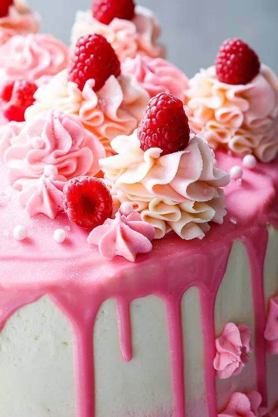 Raspberry mascarpone layer cake - Simply Delicious