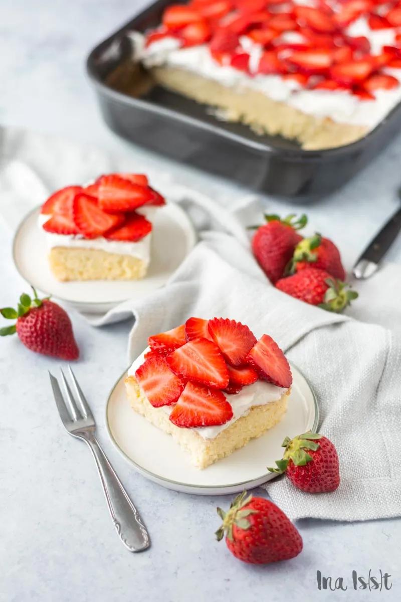 Tres Leches Cake - Dreierlei Milchkuchen mit Erdbeeren - Ina Isst