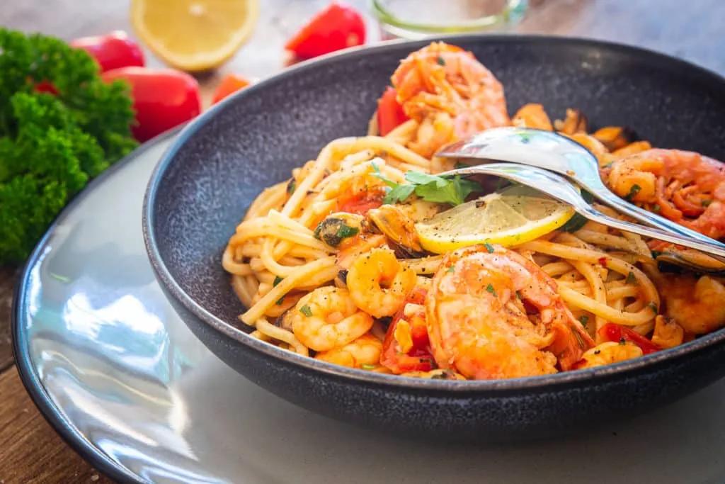 Spaghetti Frutti di Mare - Rezept | Einfach &amp; lecker in nur 20 Minuten!