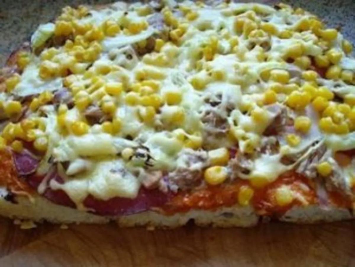 Fladenbrotpizza mit Fladenbrot und Käse gerieben - Rezept mit Bild ...