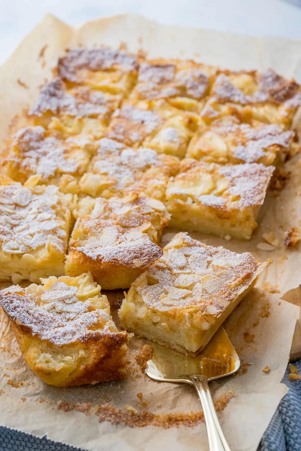 Apfelkuchen vom Blech - schnell, lecker und mega saftig - Einfach Malene