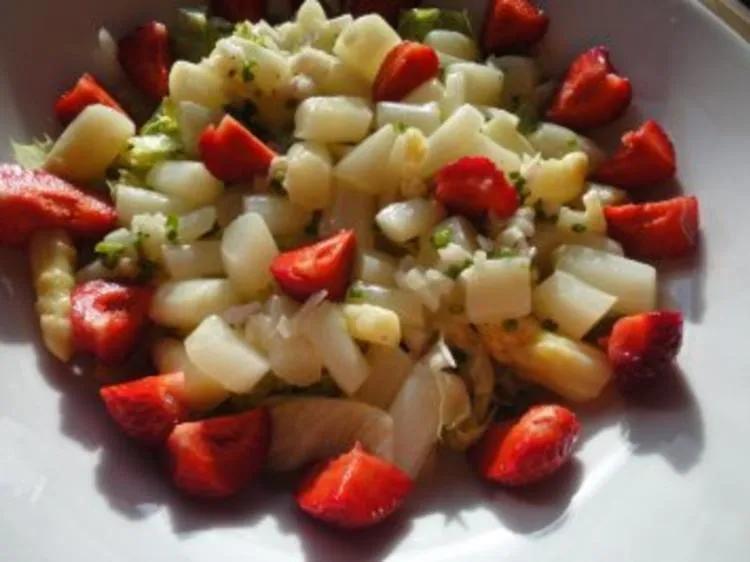 Erdbeer-Spargel-Salat - Rezept mit Bild - kochbar.de