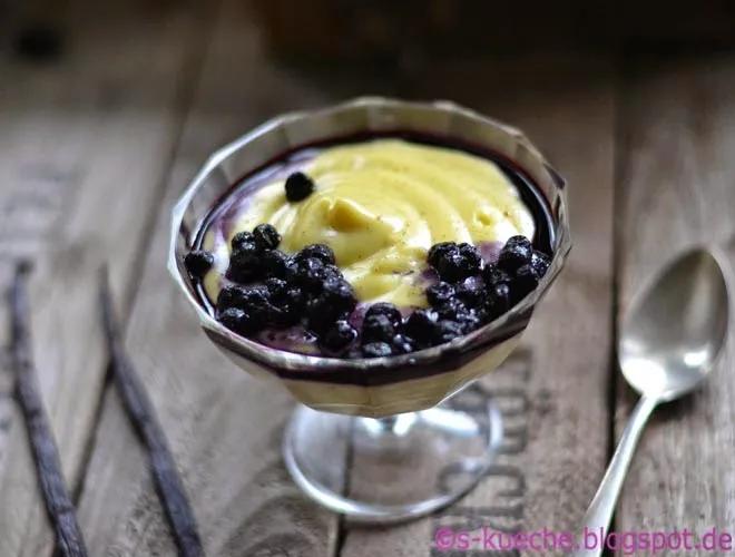 Selbstgemachter Vanillepudding mit Blaubeeren aus dem Ofen - s-Küche