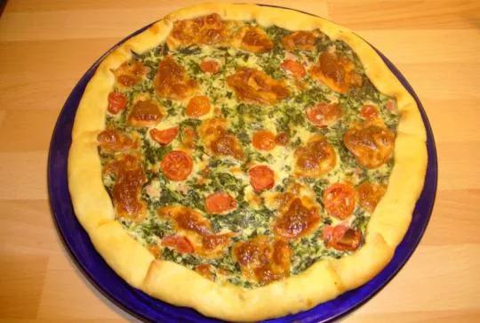 Ricetta: Pizza di spinaci e scamorza | SaperMangiare