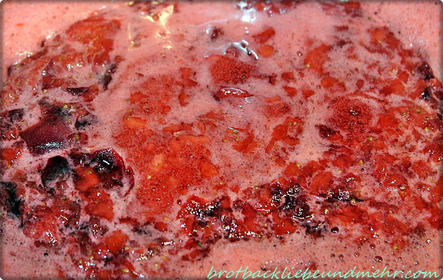 Erdbeer-Kirsch-Marmelade - Brotbackliebe ... und mehr
