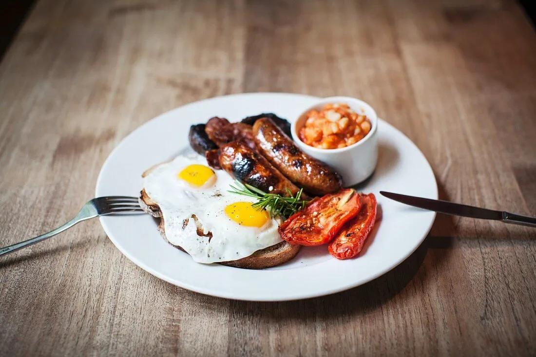 Englisches Frühstück mit Würstchen, … – Bild kaufen – 11281567 Image ...